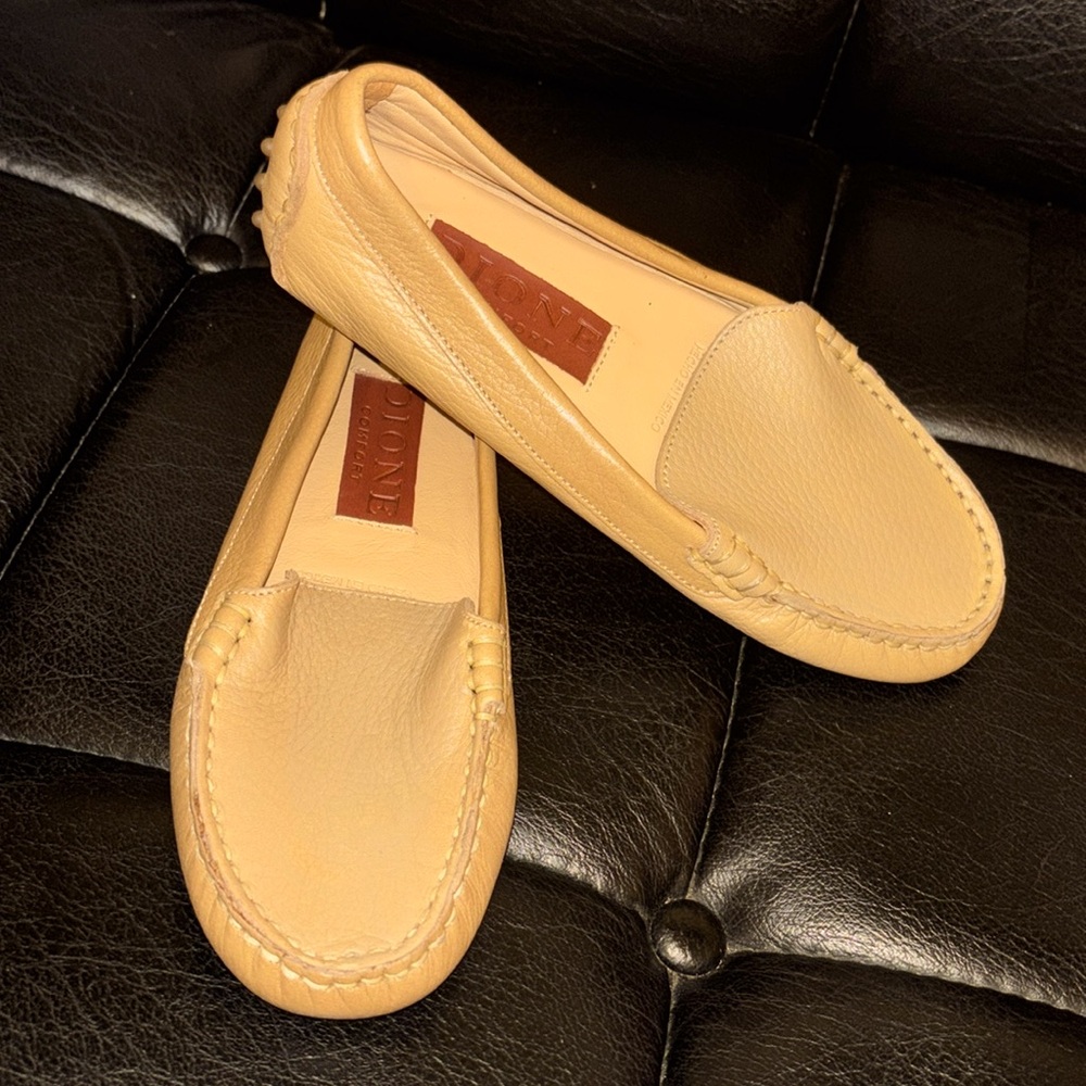 NWOB tan leather driving shoes